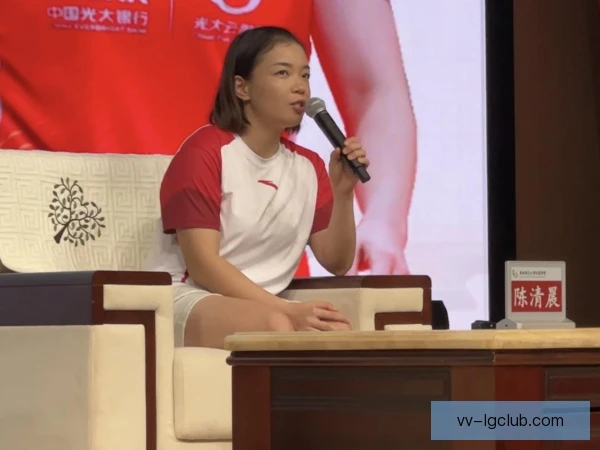 陈清晨技术选择偏好，网前细腻与后场强攻并重